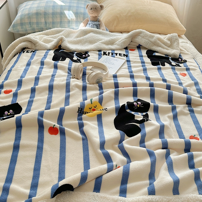 91家纺网 家纺一手货源 找家纺 小叮当家纺仓储工厂店 买家秀 爆款花型2025新款牛奶绒洛丽塔小清新印花系列毛毯毯子 条纹猫