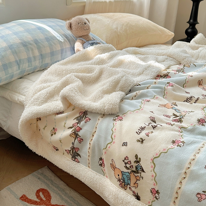 小叮当家纺仓储工厂店 买家秀 爆款花型2025新款牛奶绒洛丽塔小清新印花系列毛毯毯子 兔兔小卡