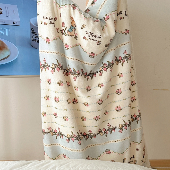 91家纺网 家纺一手货源 找家纺 小叮当家纺仓储工厂店 买家秀 爆款花型2025新款牛奶绒洛丽塔小清新印花系列毛毯毯子 兔兔小卡