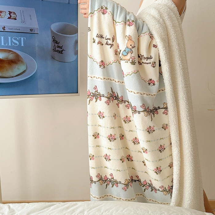 91家纺网 家纺一手货源 找家纺 小叮当家纺仓储工厂店 买家秀 爆款花型2025新款牛奶绒洛丽塔小清新印花系列毛毯毯子 兔兔小卡