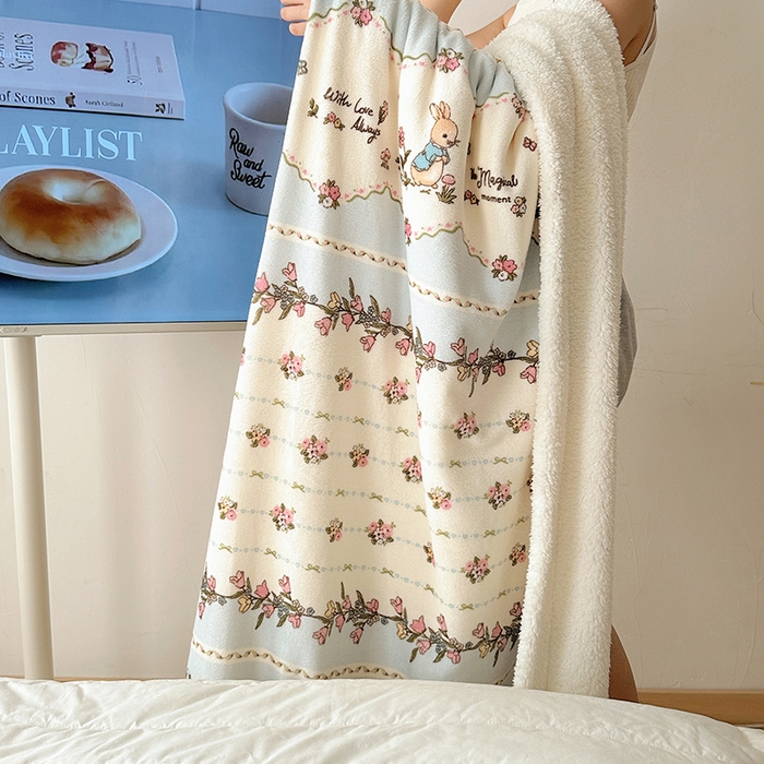 91家纺网 家纺一手货源 找家纺 小叮当家纺仓储工厂店 买家秀 爆款花型2025新款牛奶绒洛丽塔小清新印花系列毛毯毯子 兔兔小卡