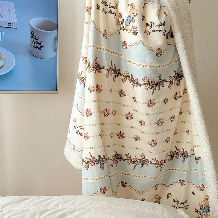 91家纺网 家纺一手货源 找家纺 小叮当家纺仓储工厂店 买家秀 爆款花型2025新款牛奶绒洛丽塔小清新印花系列毛毯毯子 兔兔小卡