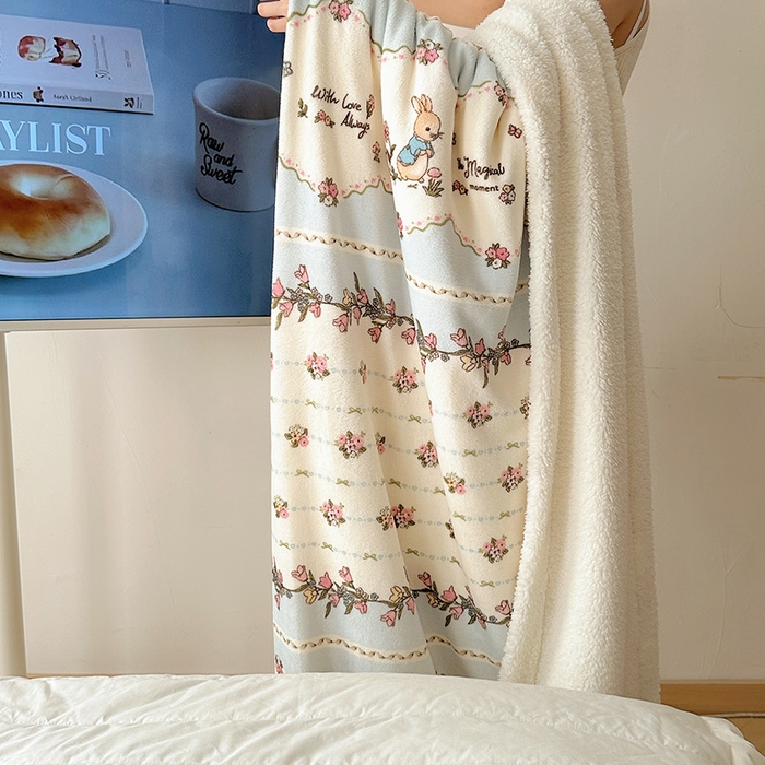 91家纺网 家纺一手货源 找家纺 小叮当家纺仓储工厂店 买家秀 爆款花型2025新款牛奶绒洛丽塔小清新印花系列毛毯毯子 兔兔小卡