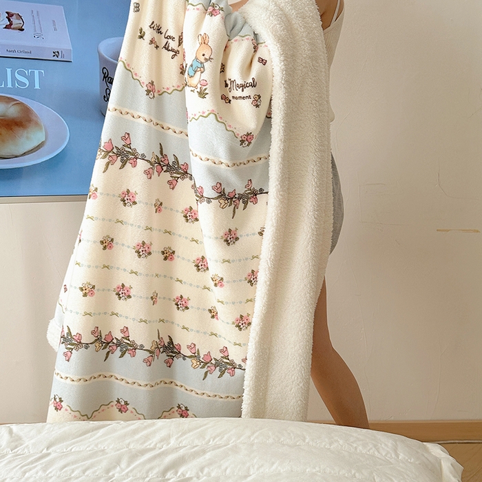 91家纺网 家纺一手货源 找家纺 小叮当家纺仓储工厂店 买家秀 爆款花型2025新款牛奶绒洛丽塔小清新印花系列毛毯毯子 兔兔小卡