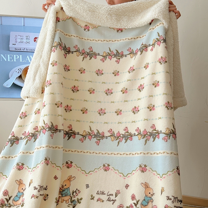 91家纺网 家纺一手货源 找家纺 小叮当家纺仓储工厂店 买家秀 爆款花型2025新款牛奶绒洛丽塔小清新印花系列毛毯毯子 兔兔小卡