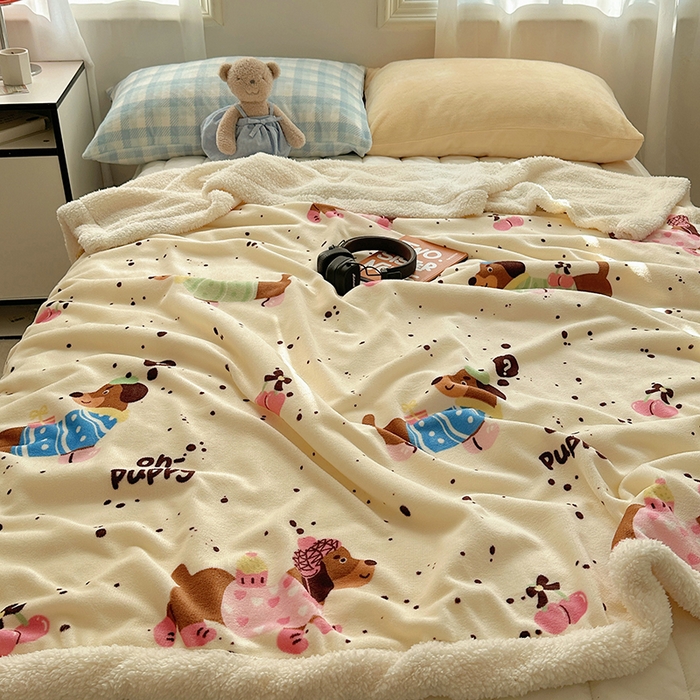 91家纺网 家纺一手货源 找家纺 小叮当家纺仓储工厂店 买家秀 爆款花型2025新款牛奶绒洛丽塔小清新印花系列毛毯毯子 小辣狗