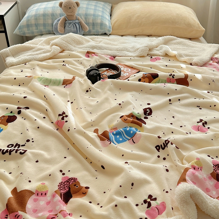 91家纺网 家纺一手货源 找家纺 小叮当家纺仓储工厂店 买家秀 爆款花型2025新款牛奶绒洛丽塔小清新印花系列毛毯毯子 小辣狗