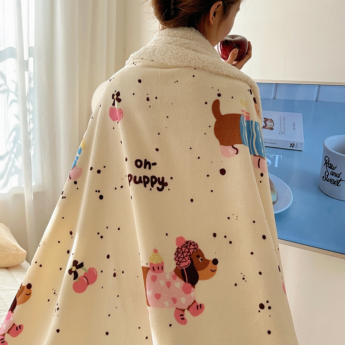 91家纺网 家纺一手货源 找家纺 小叮当家纺仓储工厂店 买家秀 爆款花型2025新款牛奶绒洛丽塔小清新印花系列毛毯毯子 小辣狗