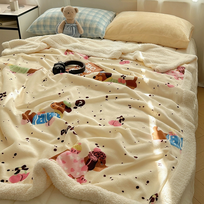 91家纺网 家纺一手货源 找家纺 小叮当家纺仓储工厂店 买家秀 爆款花型2025新款牛奶绒洛丽塔小清新印花系列毛毯毯子 小辣狗