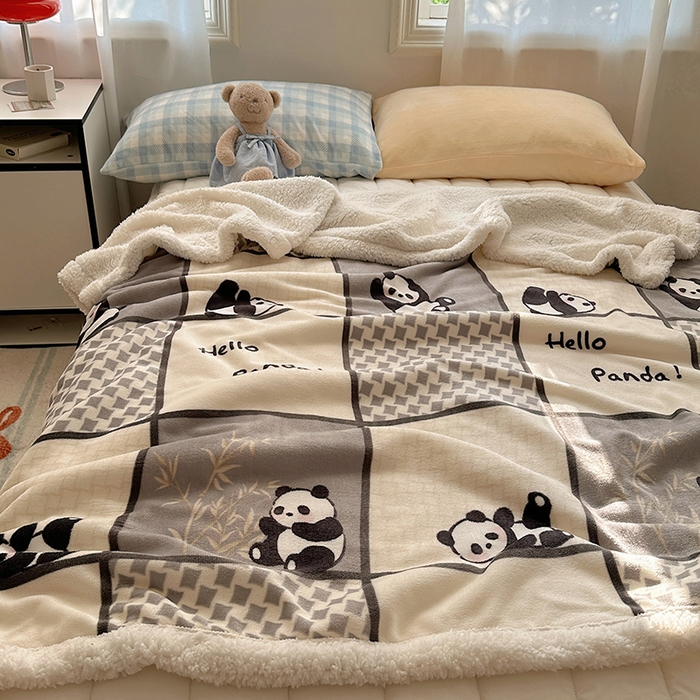 91家纺网 家纺一手货源 找家纺 小叮当家纺仓储工厂店 买家秀 爆款花型2025新款牛奶绒洛丽塔小清新印花系列毛毯毯子 熊猫皮皮