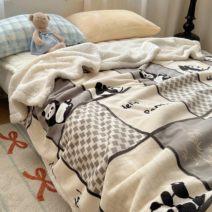 91家纺网 家纺一手货源 找家纺 小叮当家纺仓储工厂店 买家秀 爆款花型2025新款牛奶绒洛丽塔小清新印花系列毛毯毯子 熊猫皮皮