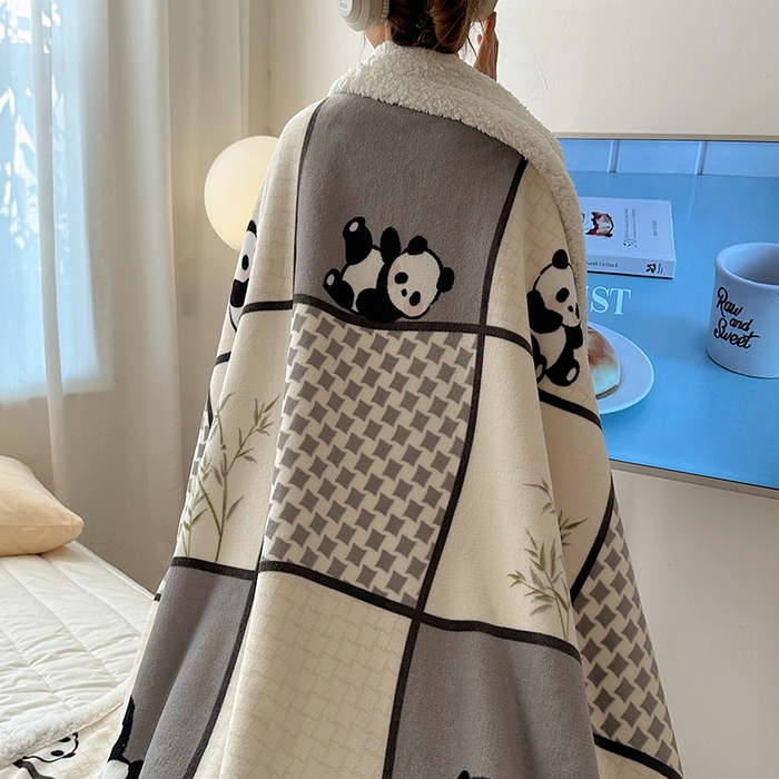 91家纺网 家纺一手货源 找家纺 小叮当家纺仓储工厂店 买家秀 爆款花型2025新款牛奶绒洛丽塔小清新印花系列毛毯毯子 熊猫皮皮