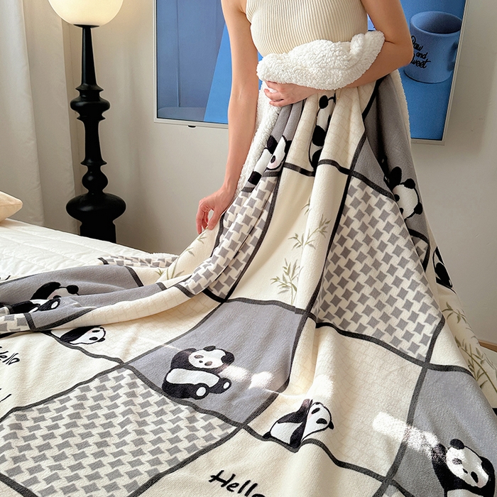 91家纺网 家纺一手货源 找家纺 小叮当家纺仓储工厂店 买家秀 爆款花型2025新款牛奶绒洛丽塔小清新印花系列毛毯毯子 熊猫皮皮