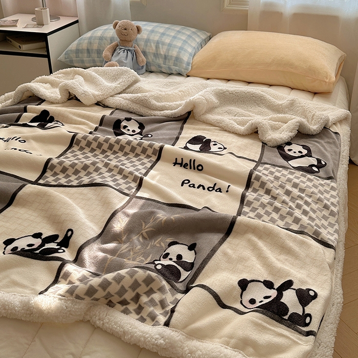 91家纺网 家纺一手货源 找家纺 小叮当家纺仓储工厂店 买家秀 爆款花型2025新款牛奶绒洛丽塔小清新印花系列毛毯毯子 熊猫皮皮