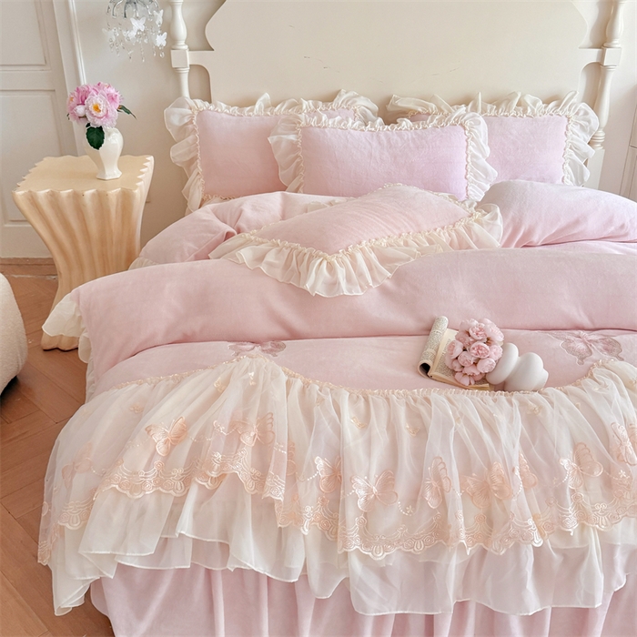 91家纺网 家纺一手货源 找家纺 （总）富盛家纺 2025新款牛奶绒床裙款蕾丝刺绣四件套韩版法式公主风--睡美人系列