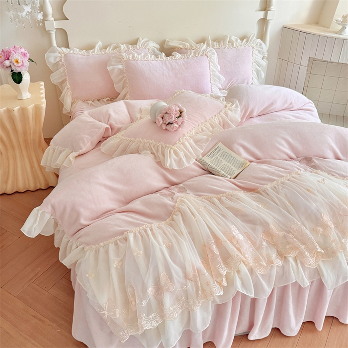 91家纺网 家纺一手货源 找家纺 （总）富盛家纺 2025新款牛奶绒床裙款蕾丝刺绣四件套韩版法式公主风--睡美人系列
