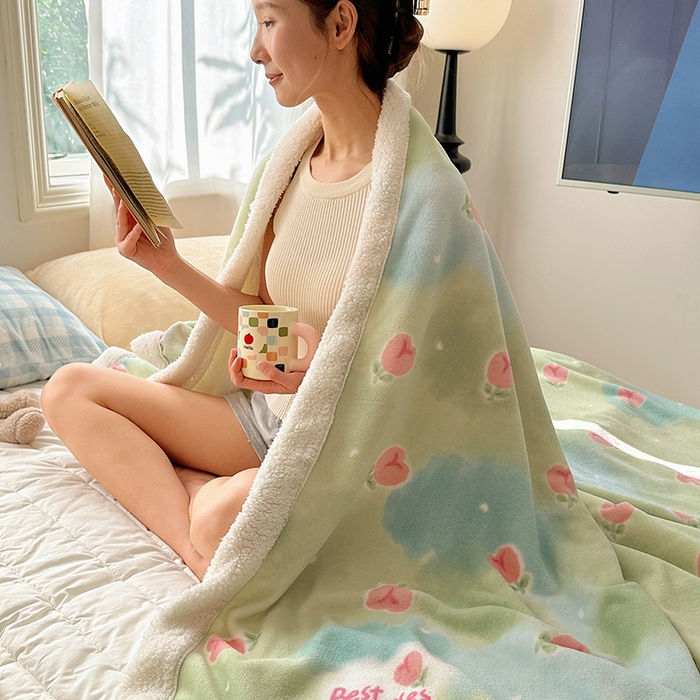 91家纺网 家纺一手货源 找家纺 小叮当家纺仓储工厂店 买家秀 爆款花型2025新款牛奶绒洛丽塔小清新印花系列毛毯毯子 遇见