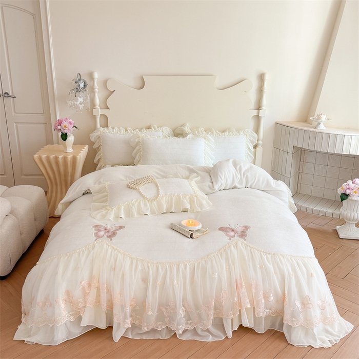 91家纺网 家纺一手货源 找家纺 富盛家纺 2025新款牛奶绒床裙款蕾丝刺绣四件套韩版法式公主风--睡美人系列 睡美人-白