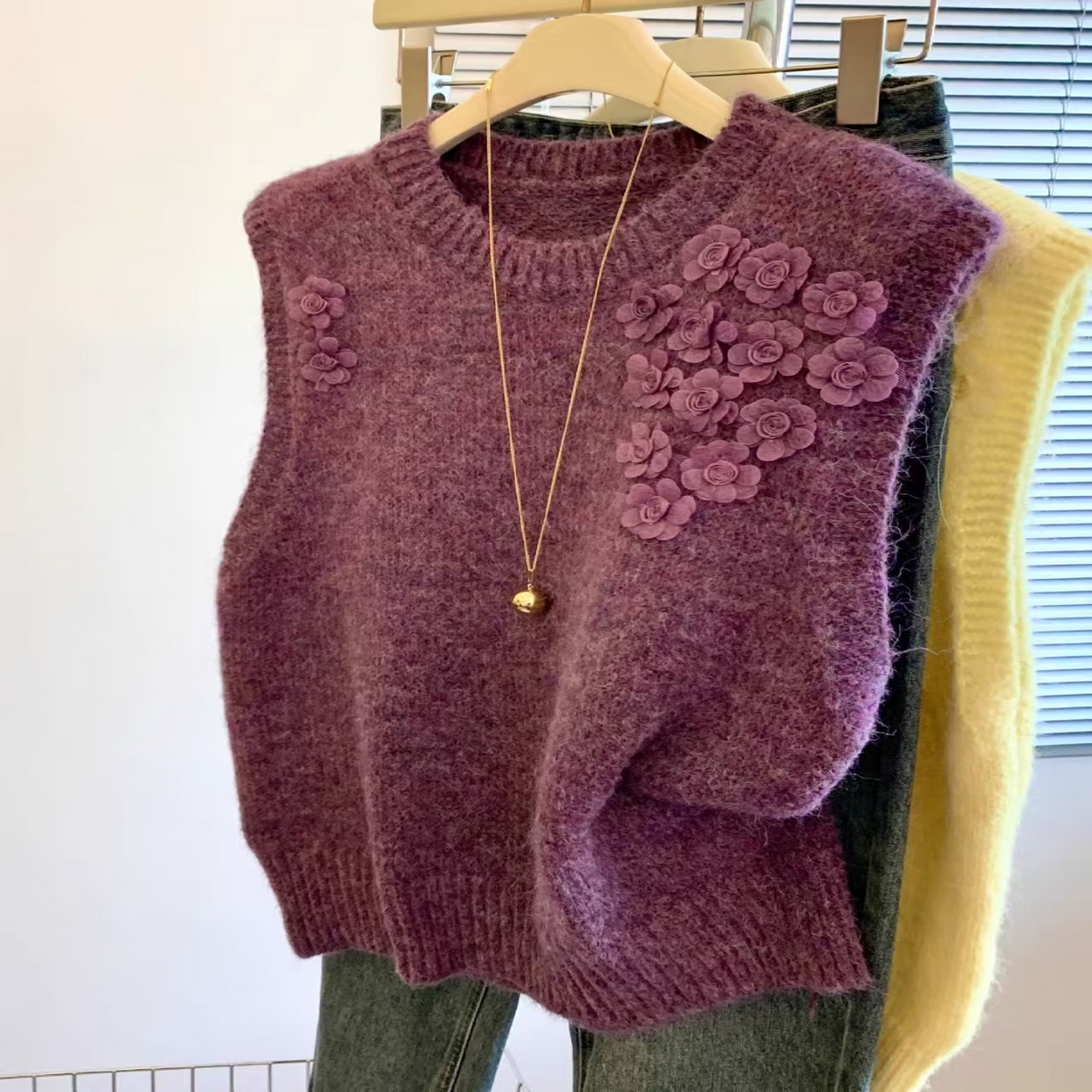 （总）洛兰沙家居馆 只代发专柜撤回大牌剪标女装立体花朵圆领针织马甲女秋季高级感外穿背心