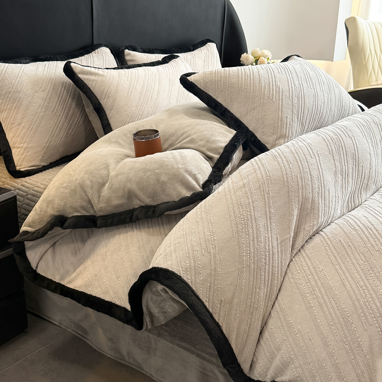 91家纺网 家纺一手货源 找家纺 （总）懒猫家纺 2025新款宽包边雕花绒四件套