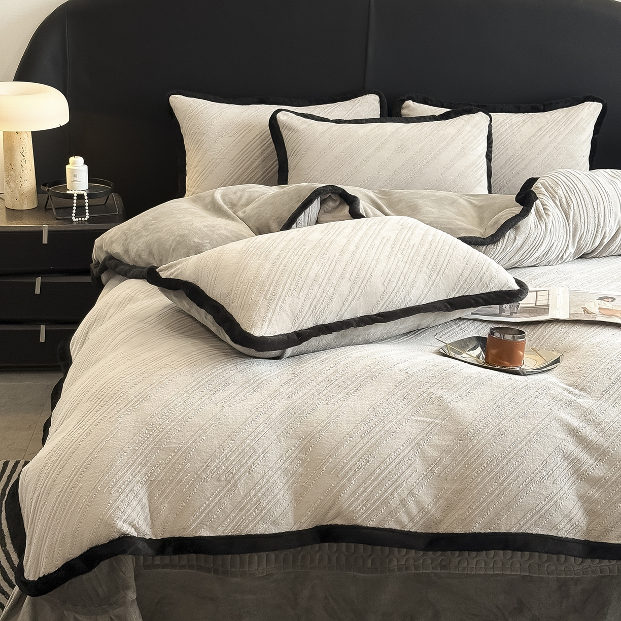 91家纺网 家纺一手货源 找家纺 （总）懒猫家纺 2025新款宽包边雕花绒四件套