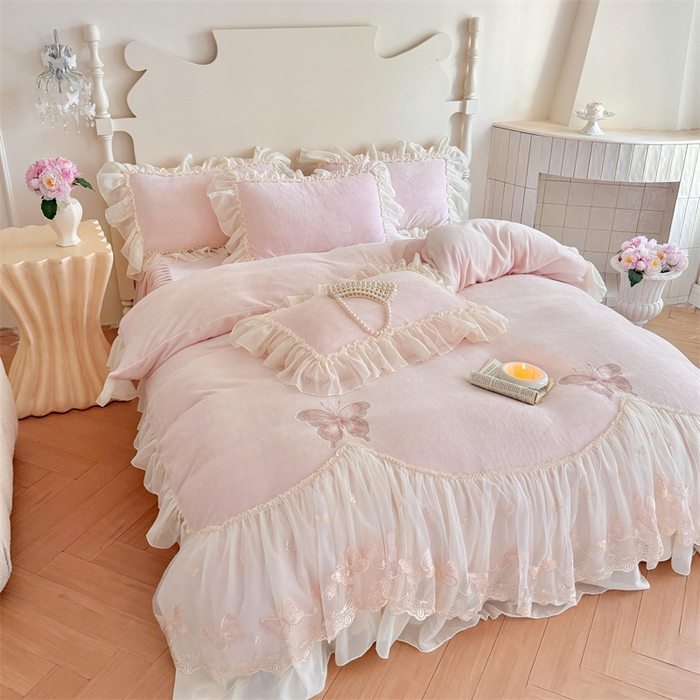 91家纺网 家纺一手货源 找家纺 富盛家纺 2025新款牛奶绒床裙款蕾丝刺绣四件套韩版法式公主风--睡美人系列 睡美人-粉