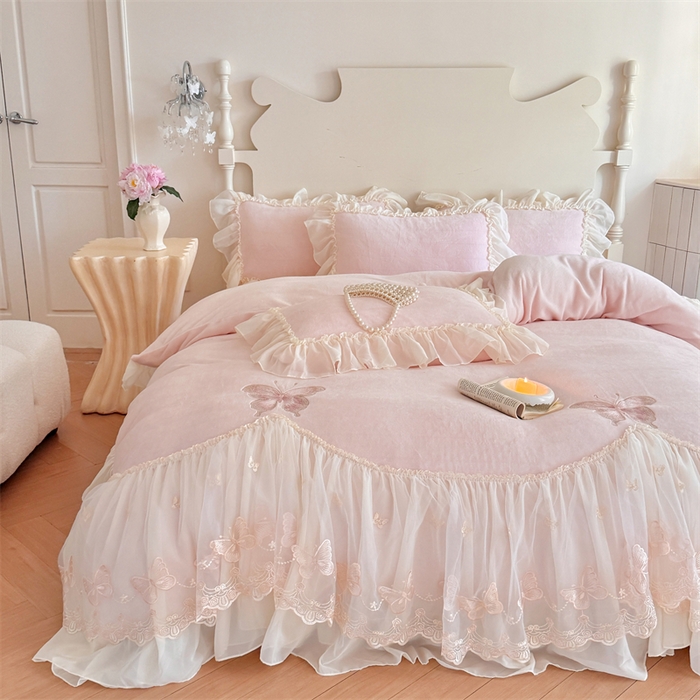 91家纺网 家纺一手货源 找家纺 富盛家纺 2025新款牛奶绒床裙款蕾丝刺绣四件套韩版法式公主风--睡美人系列 睡美人-粉