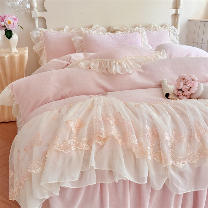 91家纺网 家纺一手货源 找家纺 富盛家纺 2025新款牛奶绒床裙款蕾丝刺绣四件套韩版法式公主风--睡美人系列 睡美人-粉