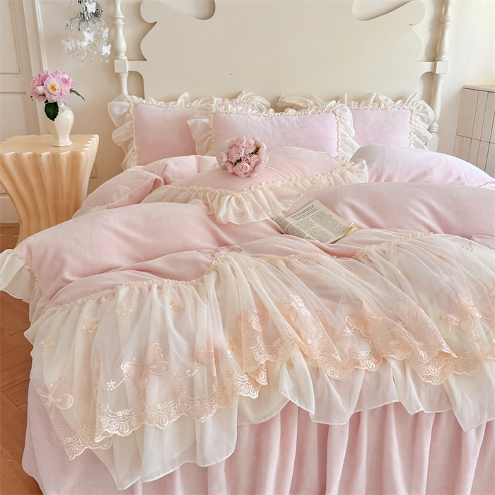 91家纺网 家纺一手货源 找家纺 富盛家纺 2025新款牛奶绒床裙款蕾丝刺绣四件套韩版法式公主风--睡美人系列 睡美人-粉