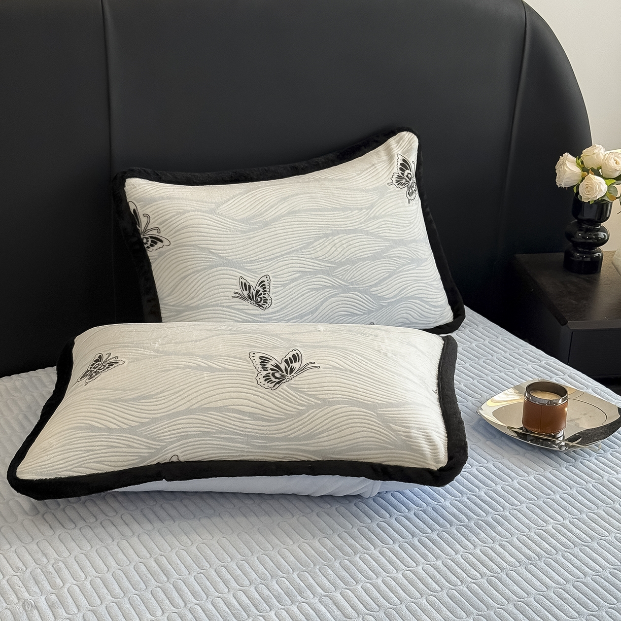 91家纺网 家纺一手货源 找家纺 懒猫家纺 2025新款宽包边雕花绒四件套 蝴蝶海浪