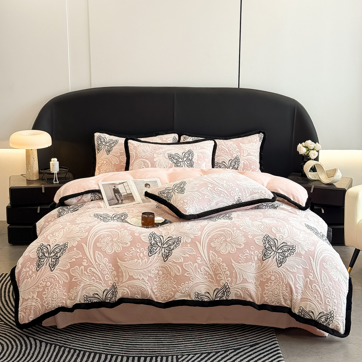 懒猫家纺 2025新款宽包边雕花绒四件套 蝴蝶花海