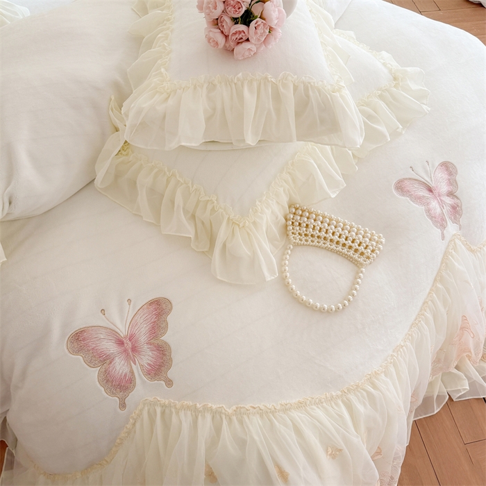 91家纺网 家纺一手货源 找家纺 富盛家纺 2025新款牛奶绒床裙款蕾丝刺绣四件套韩版法式公主风--睡美人系列 睡美人-白