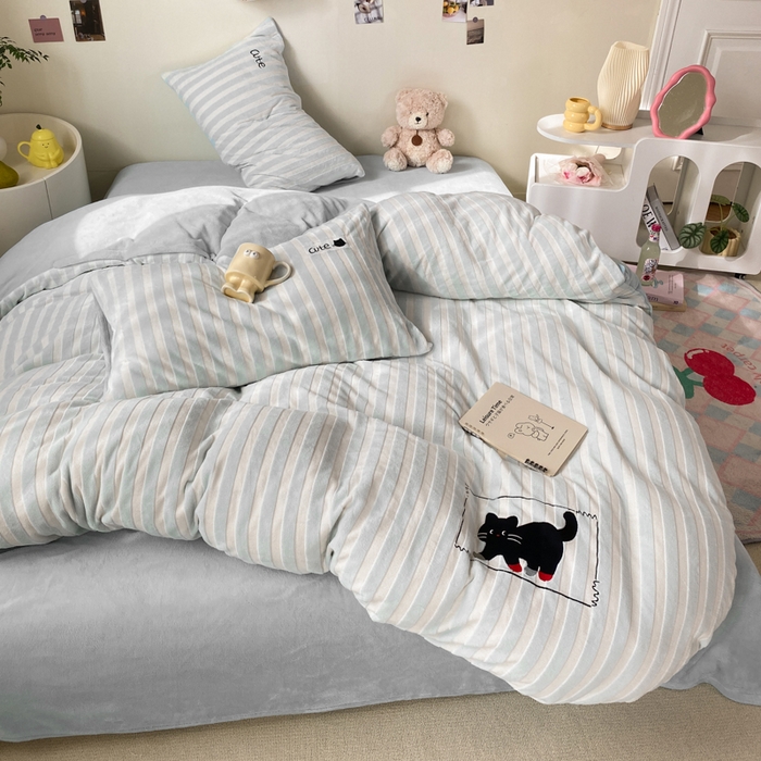 91家纺网 家纺一手货源 找家纺 （总）小叮当家纺仓储工厂店 买家秀 爆款花型2025新款小清新绣花四件套系列-永恒韵律