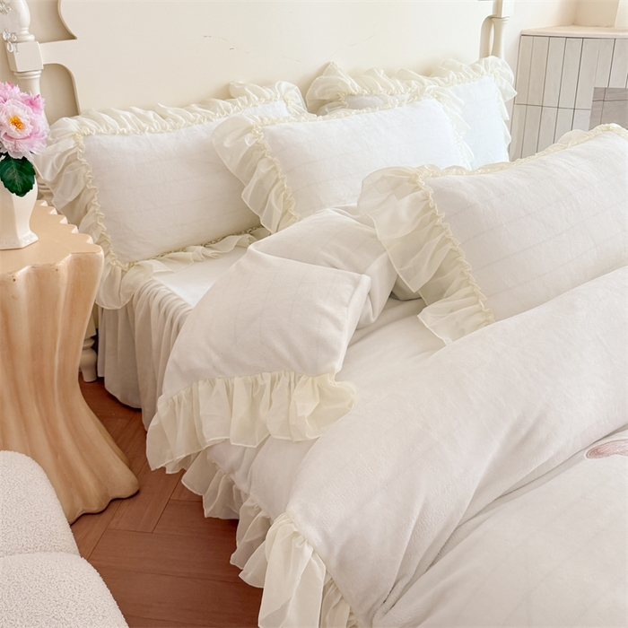 91家纺网 家纺一手货源 找家纺 富盛家纺 2025新款牛奶绒床裙款蕾丝刺绣四件套韩版法式公主风--睡美人系列 睡美人-白