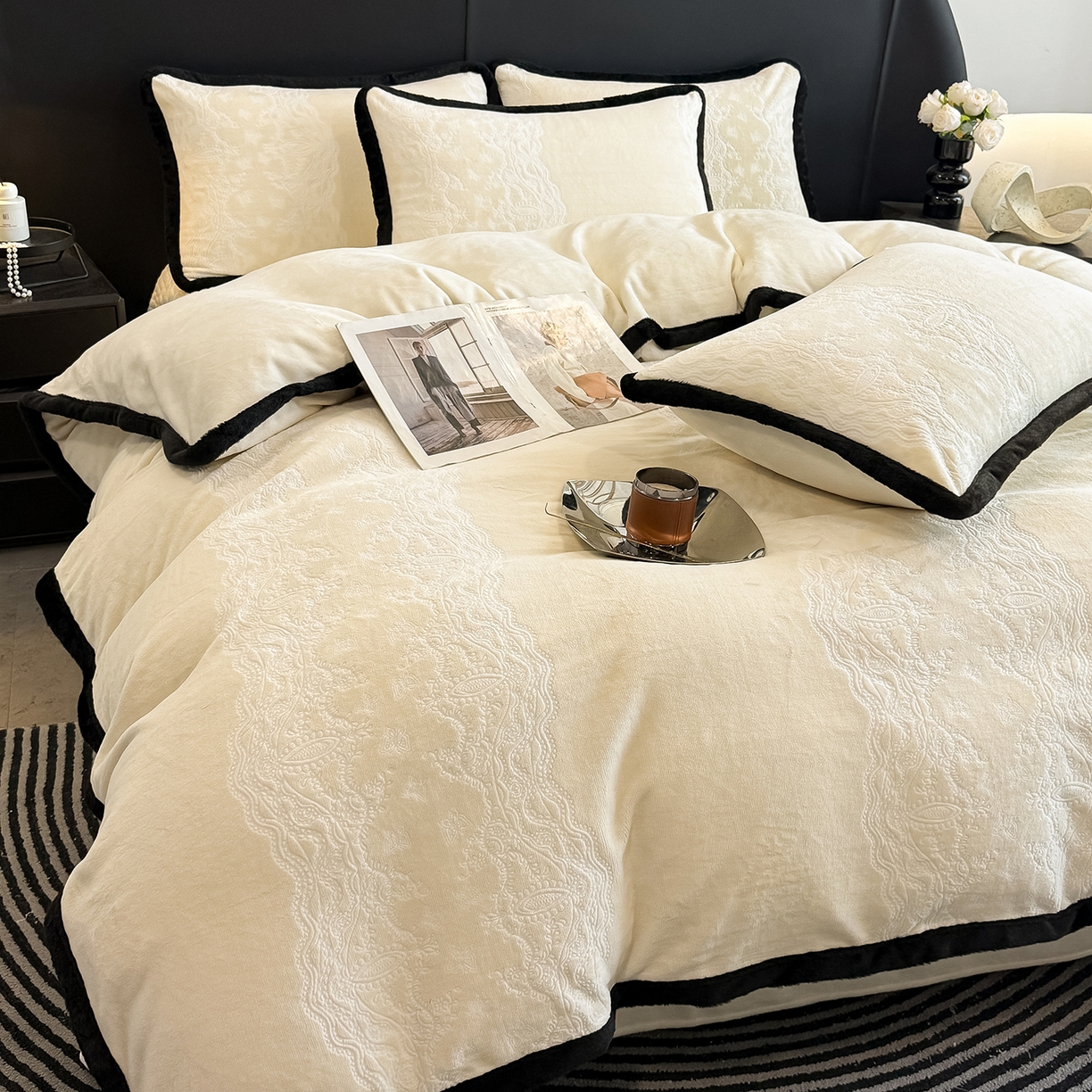 91家纺网 家纺一手货源 找家纺 懒猫家纺 2025新款宽包边雕花绒四件套 花样年华