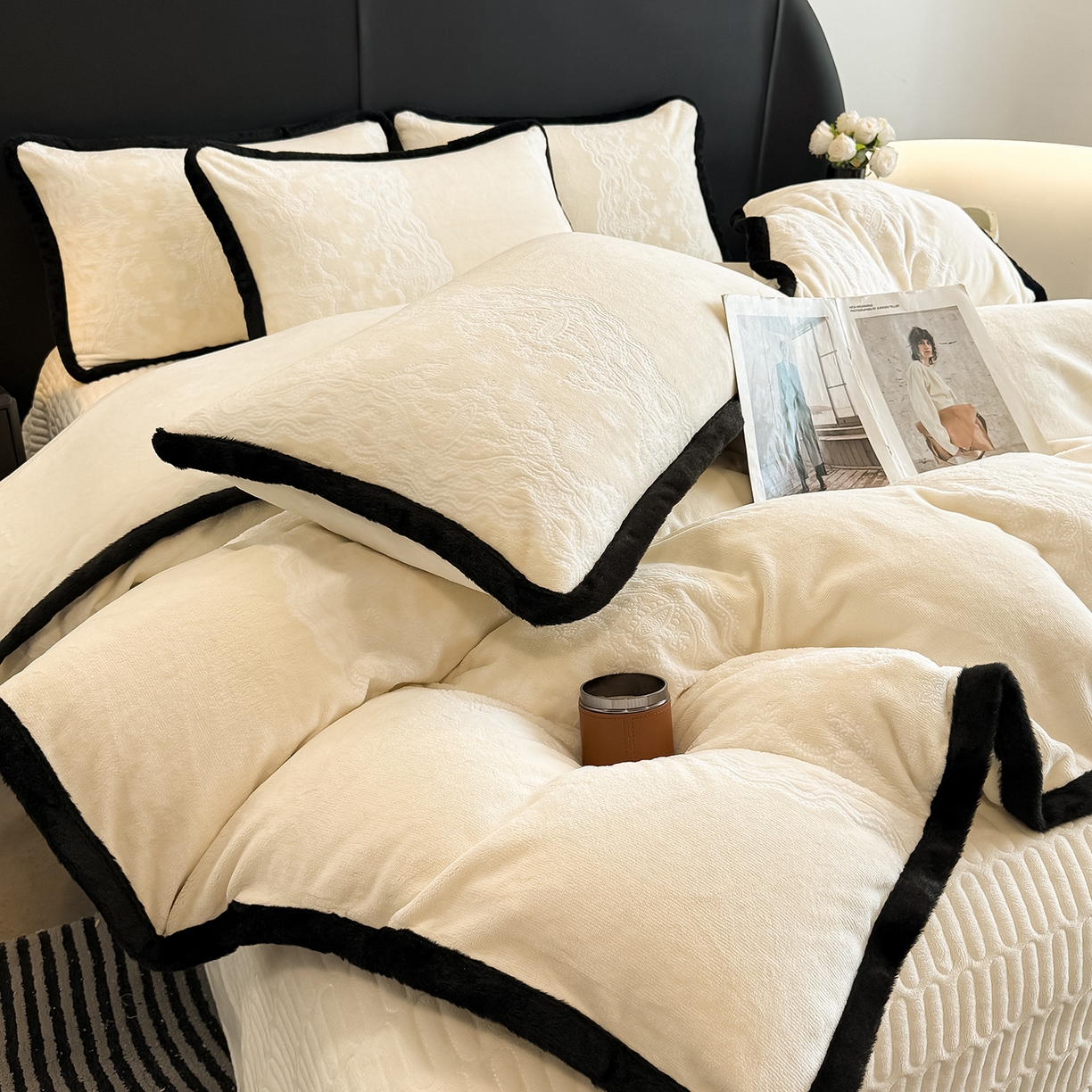 91家纺网 家纺一手货源 找家纺 懒猫家纺 2025新款宽包边雕花绒四件套 花样年华