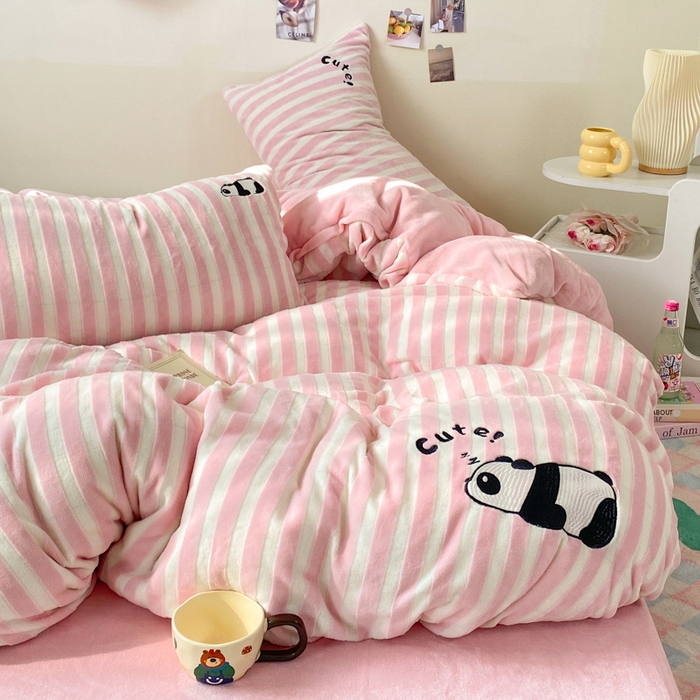 91家纺网 家纺一手货源 找家纺 小叮当家纺仓储工厂店 买家秀 爆款花型2025新款小清新绣花四件套系列-永恒韵律 永恒韵律-粉胖胖