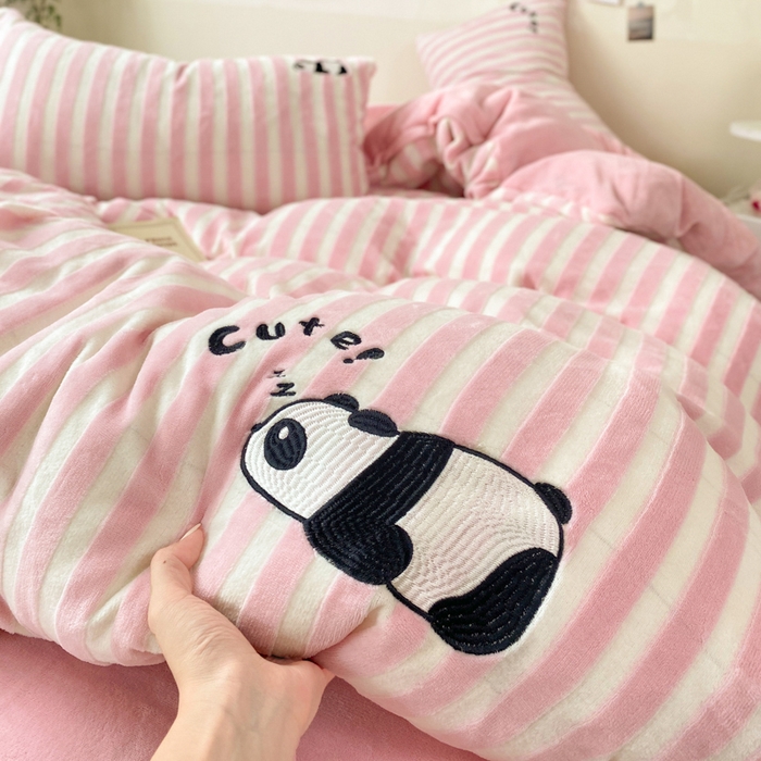 91家纺网 家纺一手货源 找家纺 小叮当家纺仓储工厂店 买家秀 爆款花型2025新款小清新绣花四件套系列-永恒韵律 永恒韵律-粉胖胖