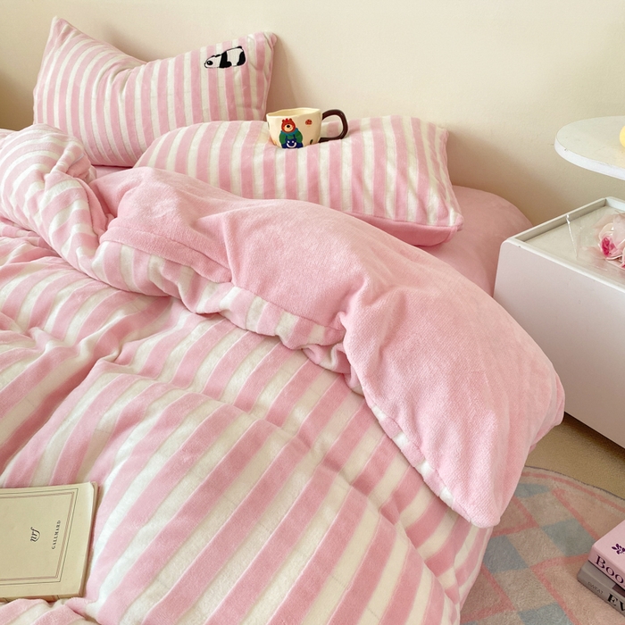 91家纺网 家纺一手货源 找家纺 小叮当家纺仓储工厂店 买家秀 爆款花型2025新款小清新绣花四件套系列-永恒韵律 永恒韵律-粉胖胖