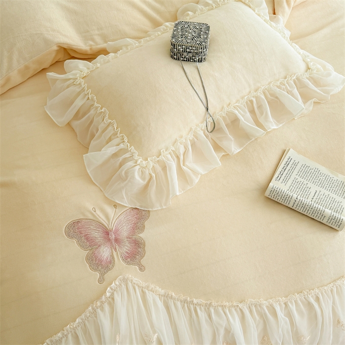 91家纺网 家纺一手货源 找家纺 富盛家纺 2025新款牛奶绒床裙款蕾丝刺绣四件套韩版法式公主风--睡美人系列 睡美人-黄