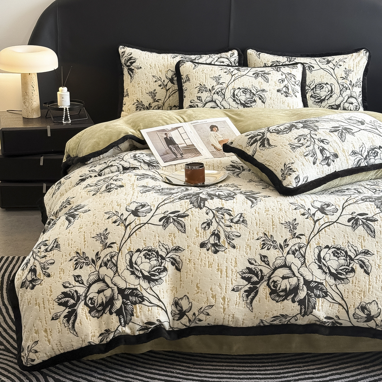 91家纺网 家纺一手货源 找家纺 懒猫家纺 2025新款宽包边雕花绒四件套 牧野繁花