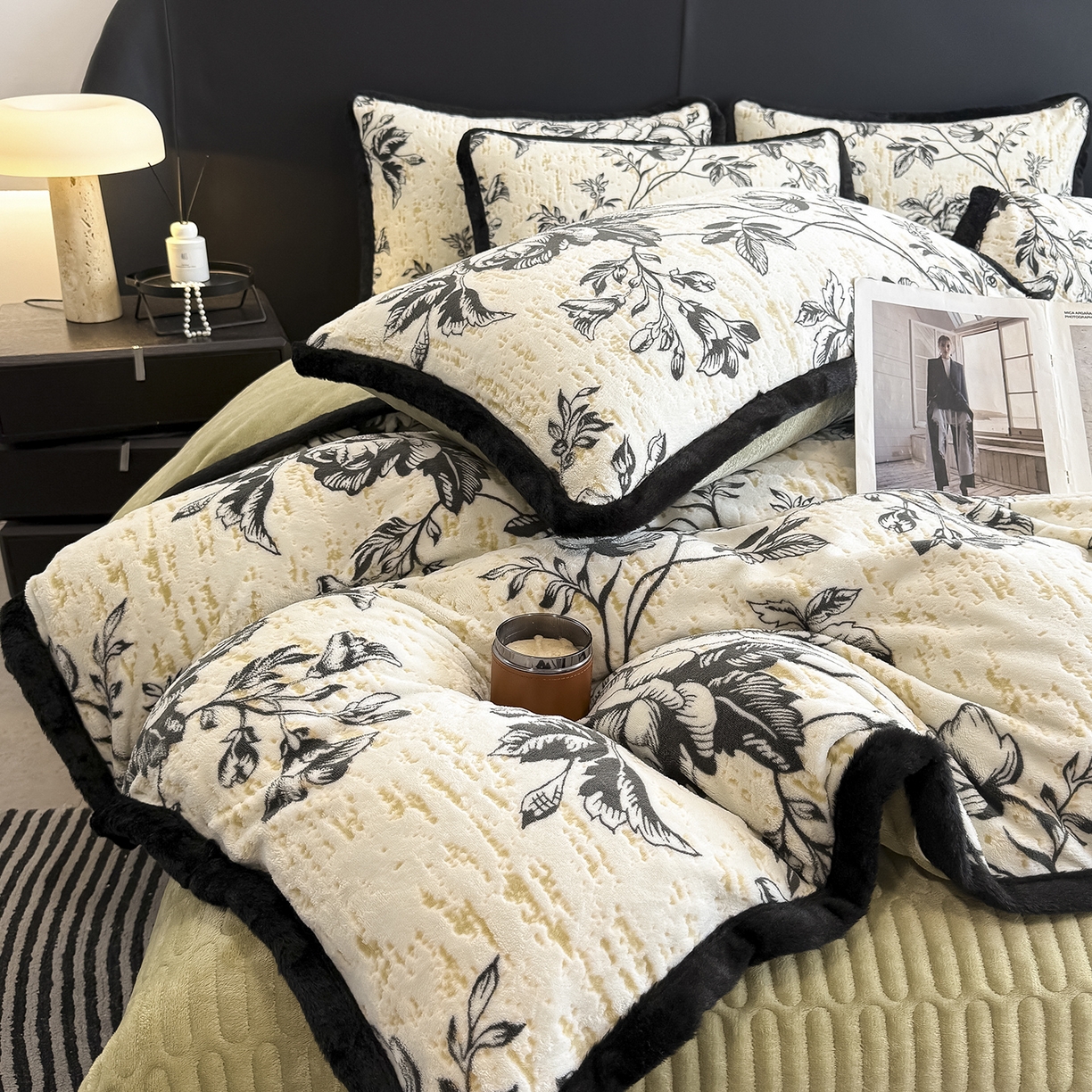 91家纺网 家纺一手货源 找家纺 懒猫家纺 2025新款宽包边雕花绒四件套 牧野繁花