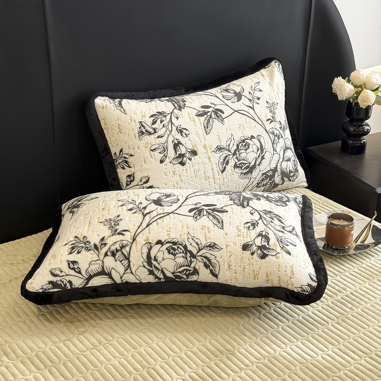 91家纺网 家纺一手货源 找家纺 懒猫家纺 2025新款宽包边雕花绒四件套 牧野繁花