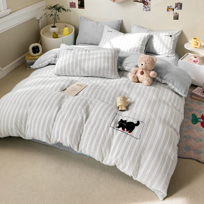 91家纺网 家纺一手货源 找家纺 小叮当家纺仓储工厂店 买家秀 爆款花型2025新款小清新绣花四件套系列-永恒韵律 永恒韵律-灰喵喵