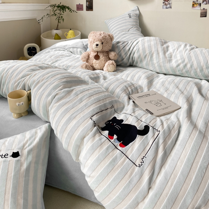 91家纺网 家纺一手货源 找家纺 小叮当家纺仓储工厂店 买家秀 爆款花型2025新款小清新绣花四件套系列-永恒韵律 永恒韵律-灰喵喵