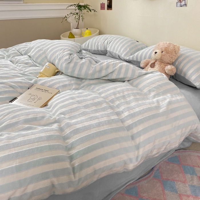 91家纺网 家纺一手货源 找家纺 小叮当家纺仓储工厂店 买家秀 爆款花型2025新款小清新绣花四件套系列-永恒韵律 永恒韵律-灰喵喵