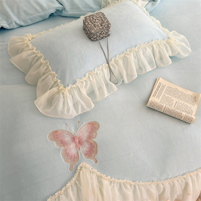 91家纺网 家纺一手货源 找家纺 富盛家纺 2025新款牛奶绒床裙款蕾丝刺绣四件套韩版法式公主风--睡美人系列 睡美人-蓝