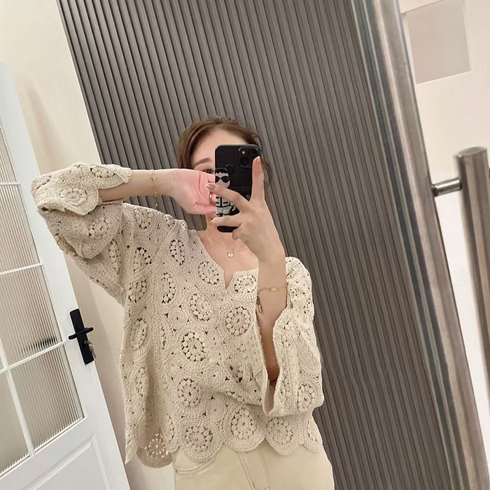 （总）洛兰沙家居馆 只代发 新款轻奢减龄甜美软糯镂空圆领毛衣女重工钩花喇叭袖宽松套头上衣