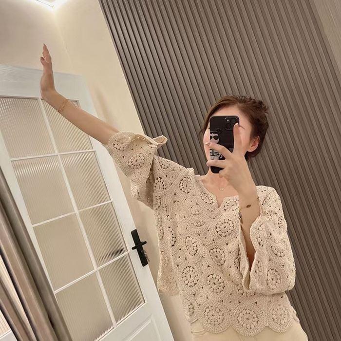 91家纺网 家纺一手货源 找家纺 （总）洛兰沙家居馆 只代发 新款轻奢减龄甜美软糯镂空圆领毛衣女重工钩花喇叭袖宽松套头上衣