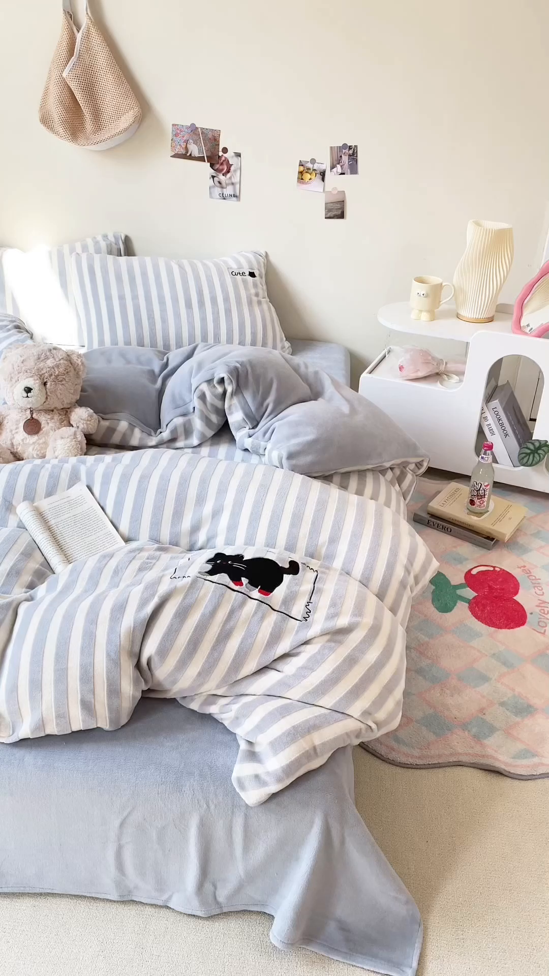 91家纺网 家纺一手货源 找家纺 小叮当家纺仓储工厂店 买家秀 爆款花型2025新款小清新绣花四件套系列-永恒韵律 永恒韵律-灰喵喵